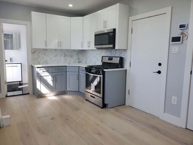 Building Photo - 325 Avenue E