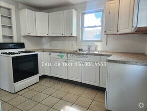 Building Photo - 461 Elson St