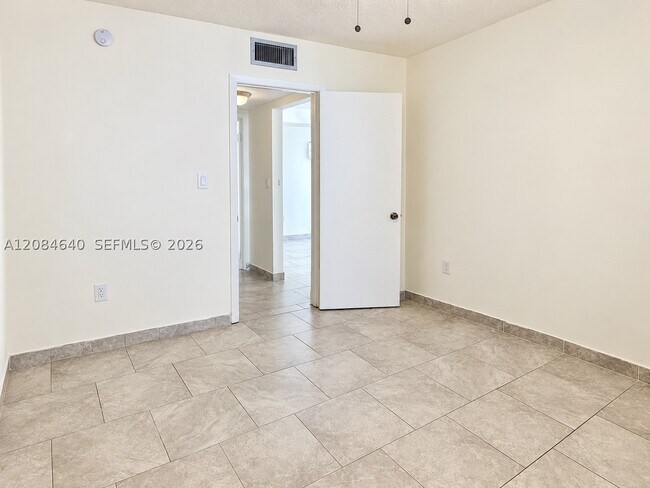 Foto del edificio - 5055 NW 7th St