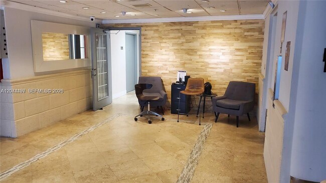 Foto del edificio - 7545 E Treasure Dr