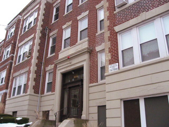 Foto del edificio - 99 Brainerd Rd