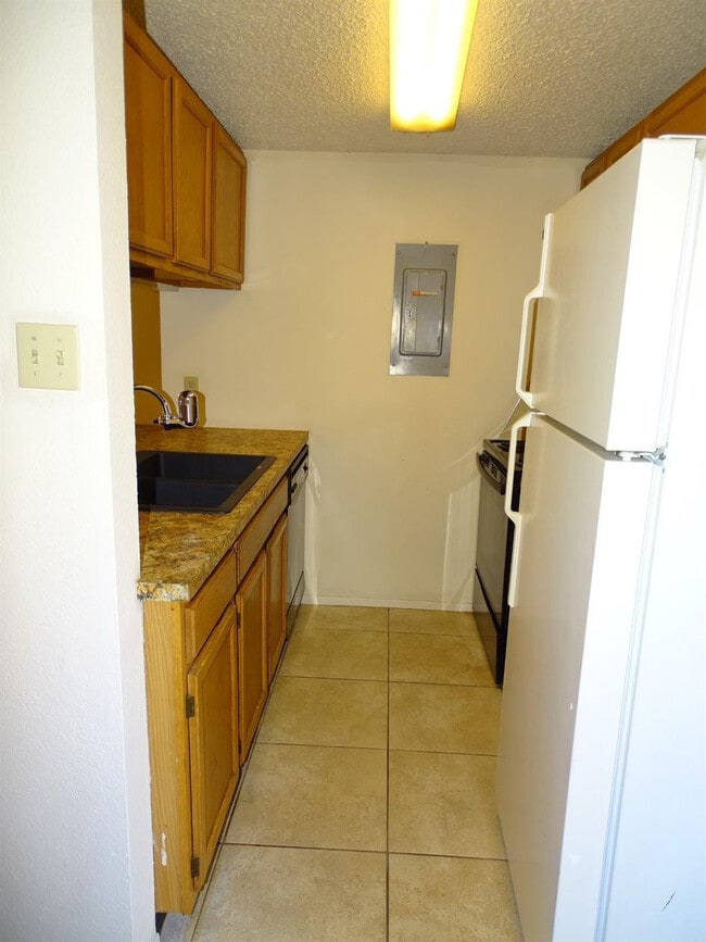 Building Photo - 212 N Troy Ave