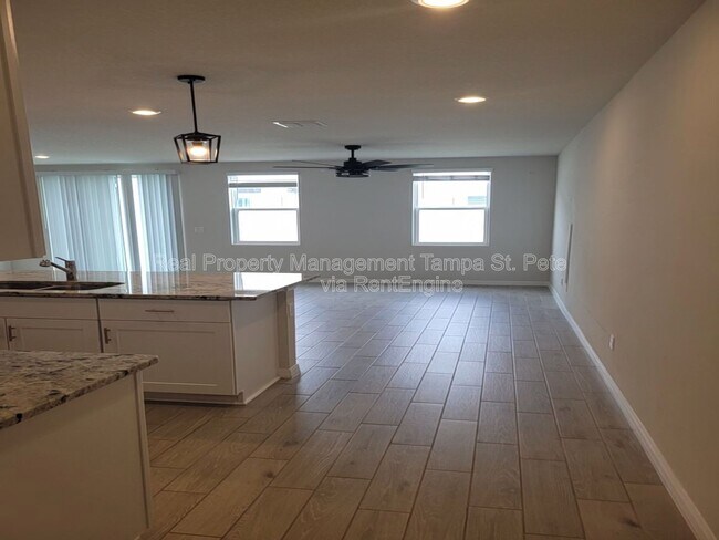 Foto del edificio - 7694 Momentum Pkwy