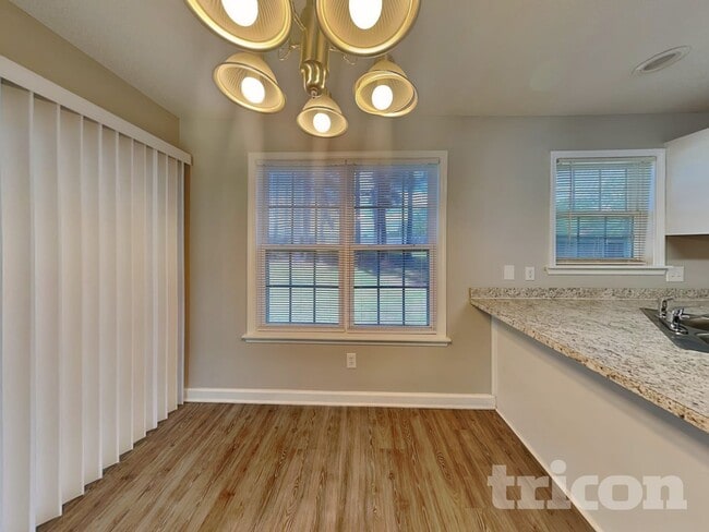 Building Photo - 2 Abbey Rd