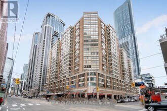 Building Photo - 711 Bay St.