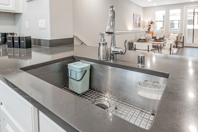 Foto del edificio - 1460 Lavender Loop