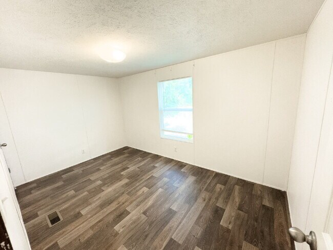 Building Photo - 2 Bed 2 Bath in Pendleton