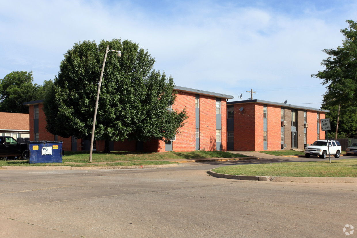 Primary Photo - 2301 NW 18th St