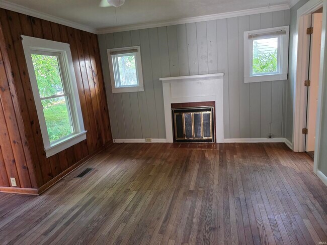 Building Photo - 506 E Hillside Dr