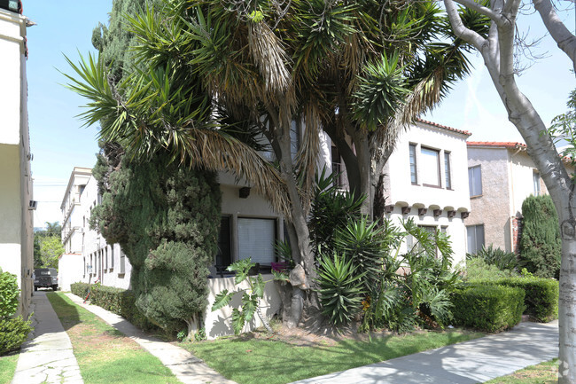 Building Photo - 137 S Elm Dr