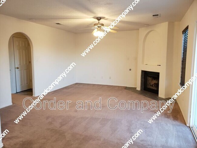 Foto del edificio - 5547 Rabadi Castle Ave NW