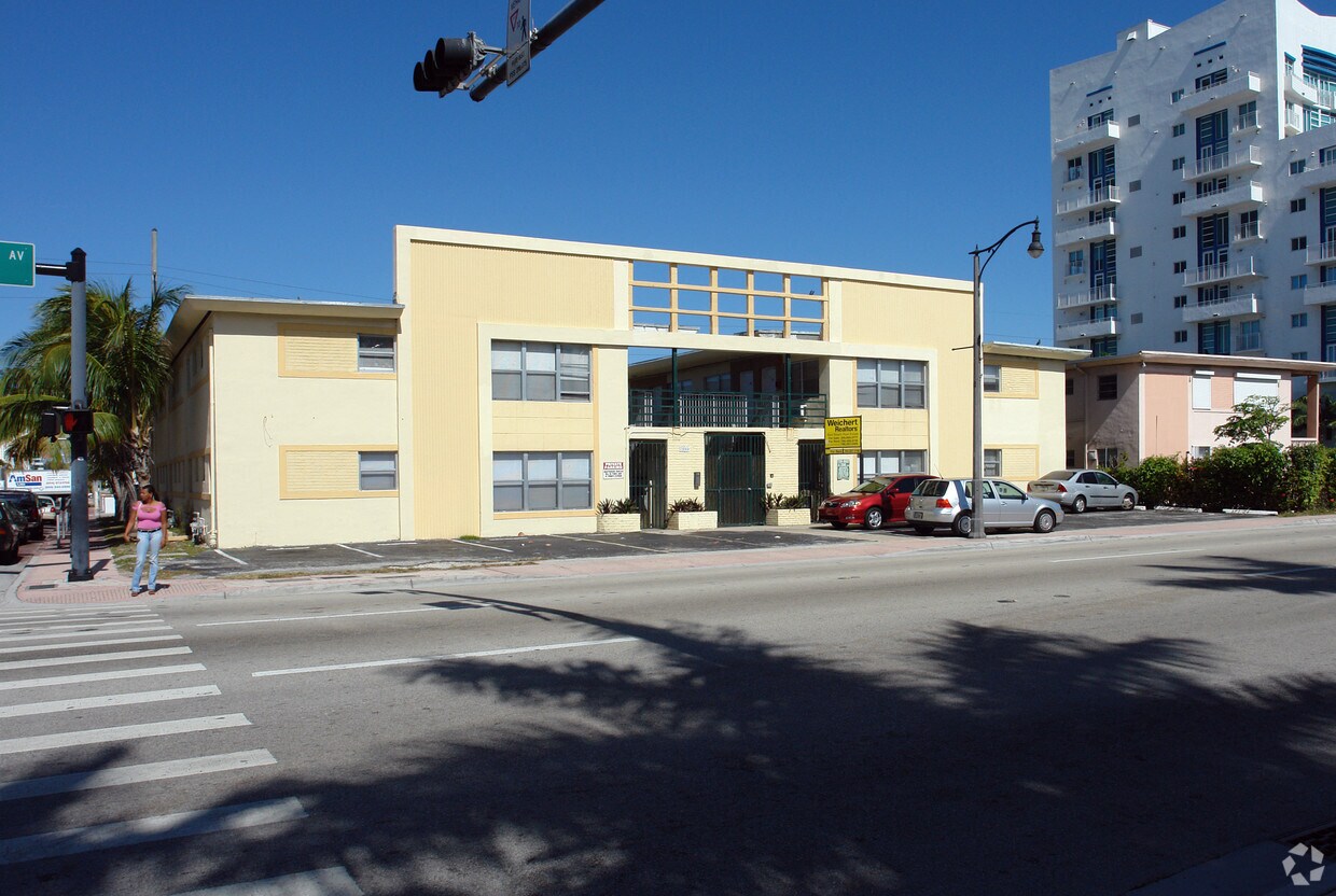 Foto del edificio - 7500 Collins Ave