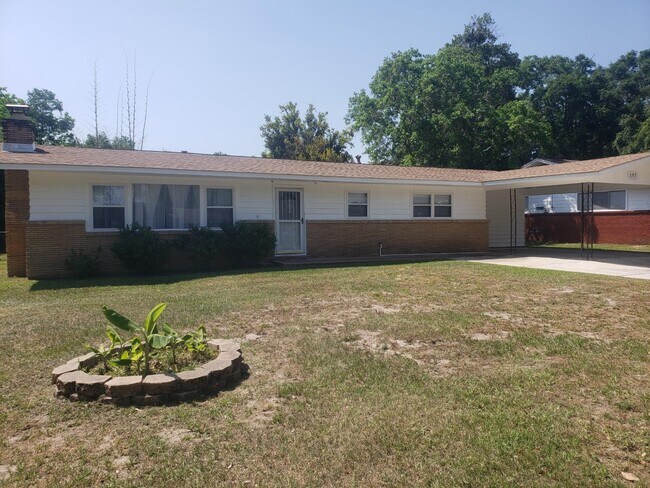 Fachada del hotel - 157 Oakmont Pl