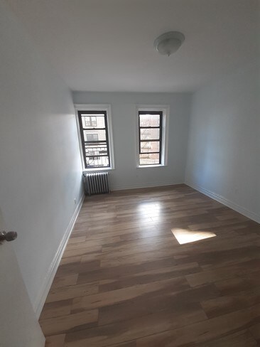 Foto del edificio - 60-64 Sip Ave