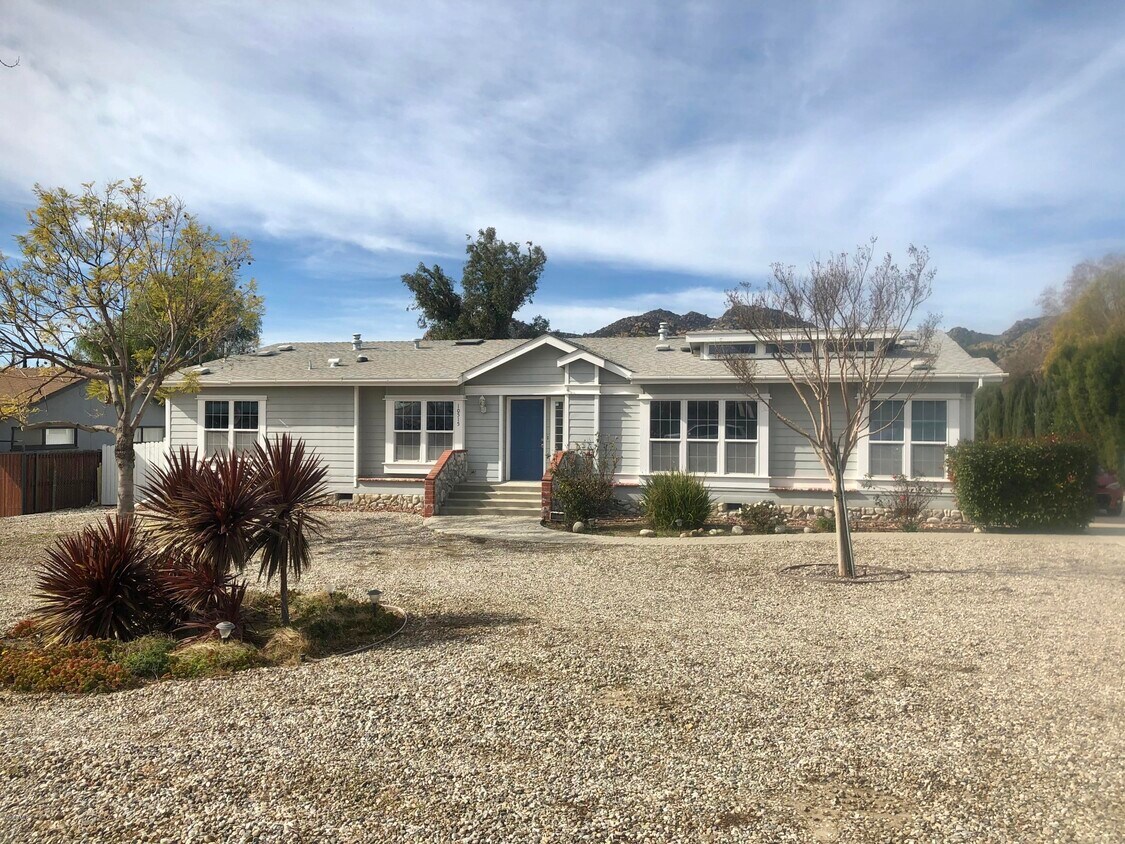 Primary Photo - 10515 Topanga Canyon Blvd