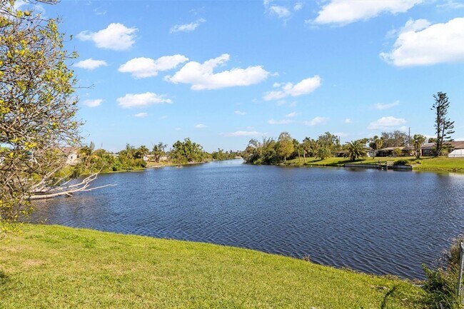 Foto del edificio - **FIRST MONTHS RENT FREE** Waterfront 3 Be...