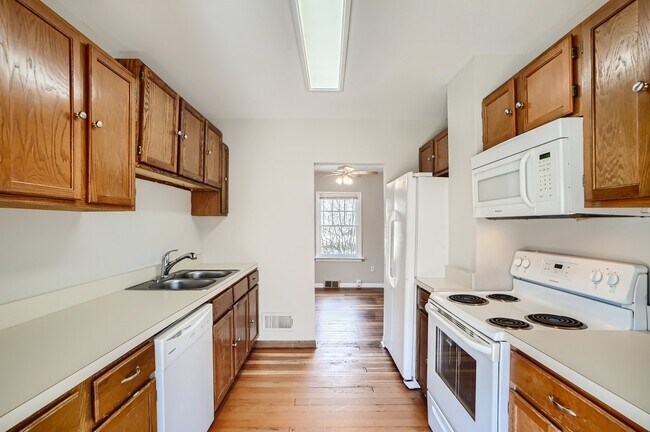 Building Photo - 203 Roberts Rd