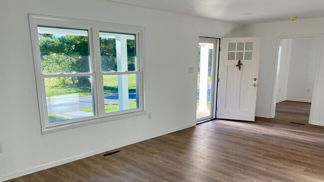 Foto del edificio - 5654 Poplar Ln