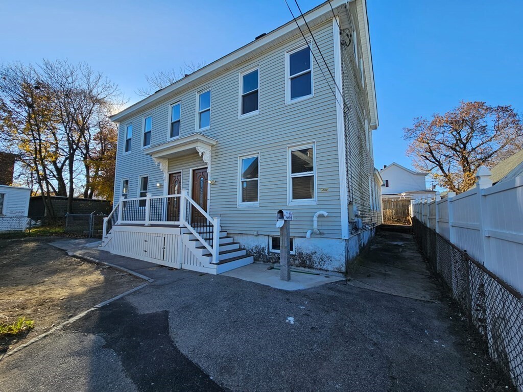 Primary Photo - 69 Loring St