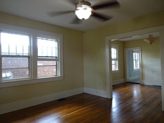 Building Photo - 12 E Chestnut St