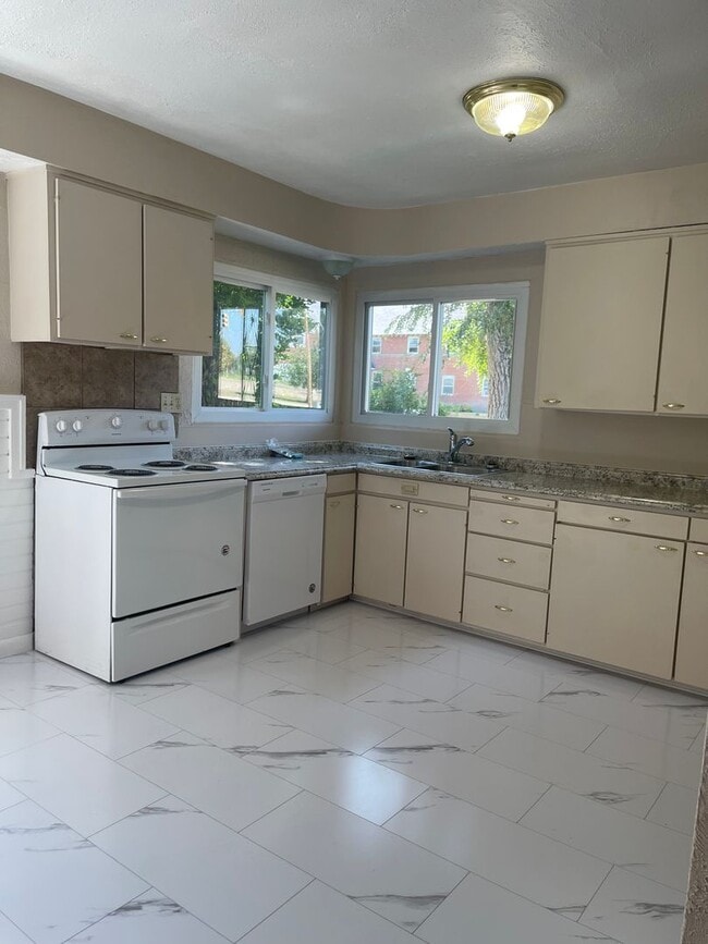 Building Photo - 3-Bedroom 1-Bath