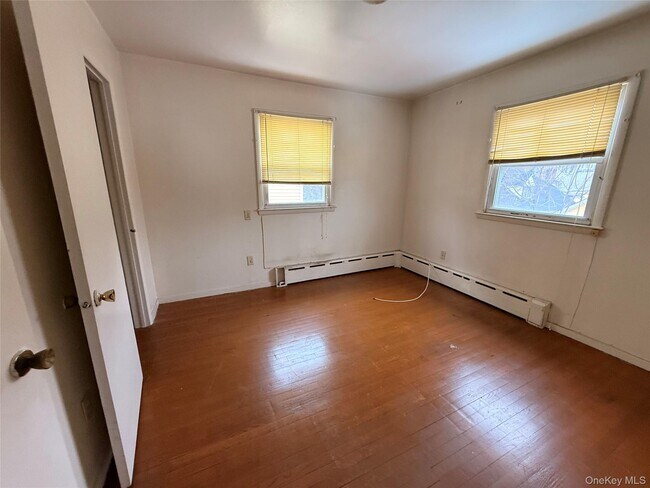 Building Photo - 46 Elmira St