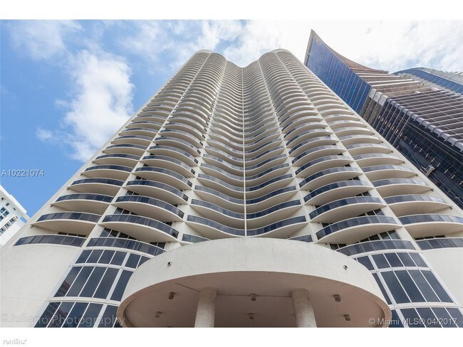 Building Photo - 17201 Collins Ave