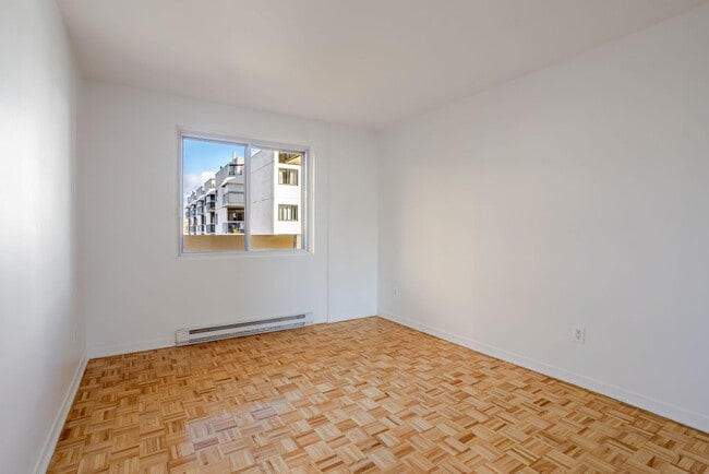 Building Photo - La Tour Penfield