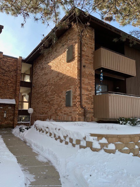 Primary Photo - 6999 N Green Bay Ave