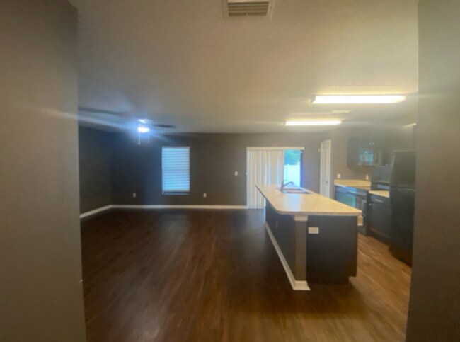 Foto del edificio - 26463 Mott Ave