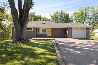 Building Photo - 10003 Crestridge Dr