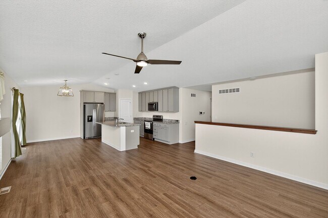 Foto del edificio - BEAUTIFUL CORNER LOT!! 3 Bedroom, 2 Bathroom Home in Des Moines!