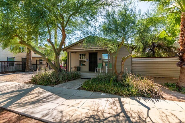 Foto del edificio - Charming Home in Garfield District – Renovated w/ Hardwood Floors, Granite Counters, In-Unit W/D ...