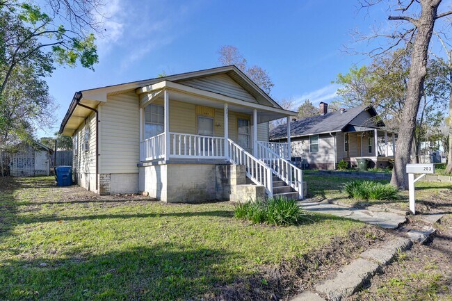 Building Photo - Beautiful historic home for rent in The Avenues of West Columbia!