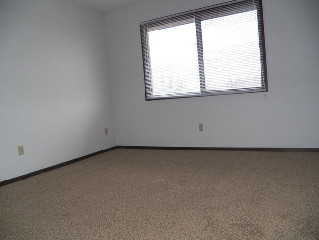 Building Photo - 830 Bridgit Ln