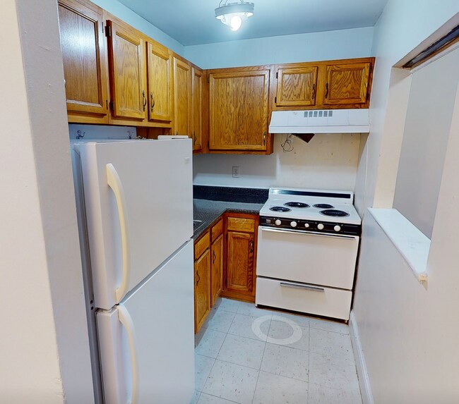 Building Photo - 9/1 - No Fee! Washington Sq 2BR/2BA, heat/hot water inc!