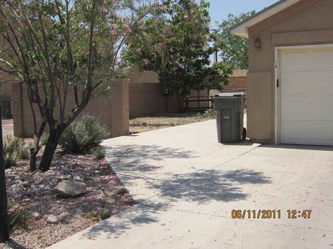 Building Photo - 9367 Vista Clara Loop NW