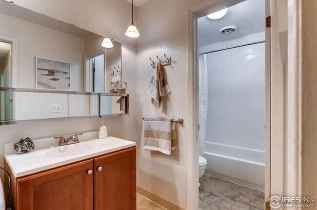 Building Photo - 1BR/1BA+OFFICE in Boulder Available Now!