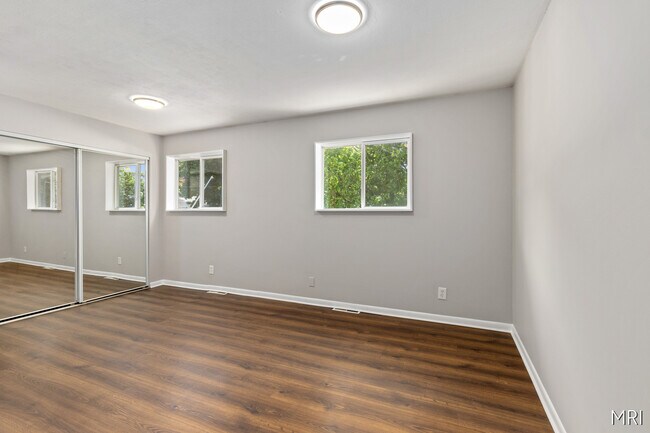 Building Photo - 301 Stadium Dr
