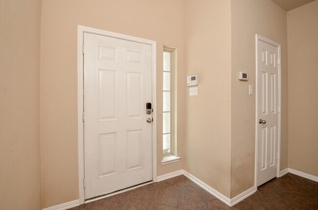 Foto del edificio - 3307 Home Point Dr