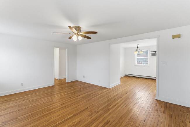 Building Photo - 83 Manor Dr