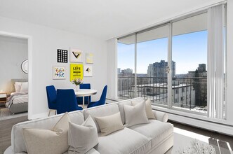 Building Photo - 1414 Davie St