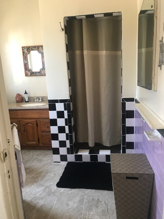 bathroom - 1232 Browning Blvd