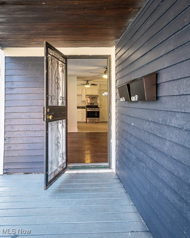 Foto del edificio - 4205 Woodbine Ave