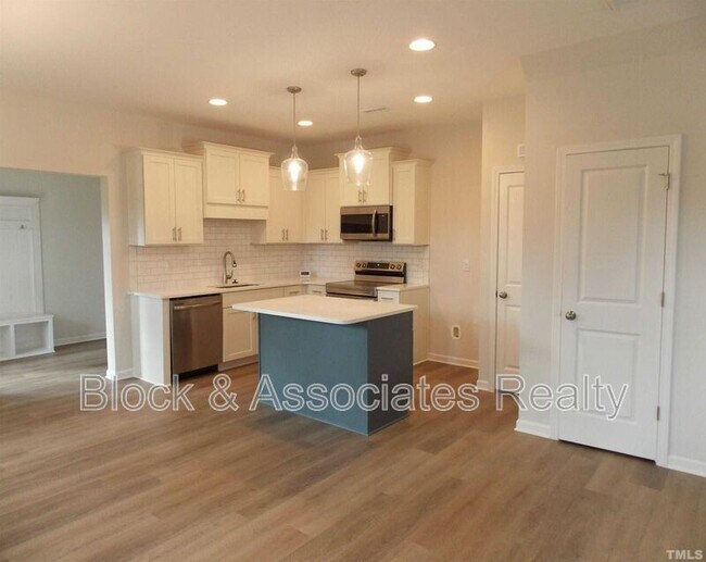 Building Photo - 1019 Benning St