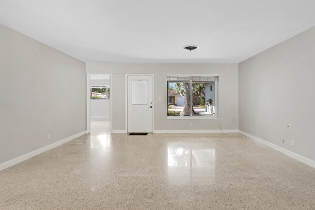 Foto del edificio - 1911 NE 27th St