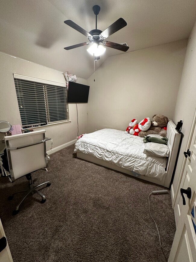 Foto del edificio - 533 Harvest Grove Dr