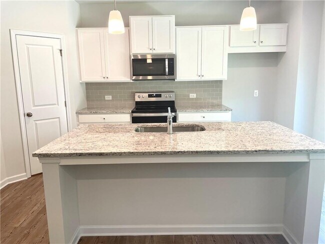 Building Photo - 667 Summerwood Ln