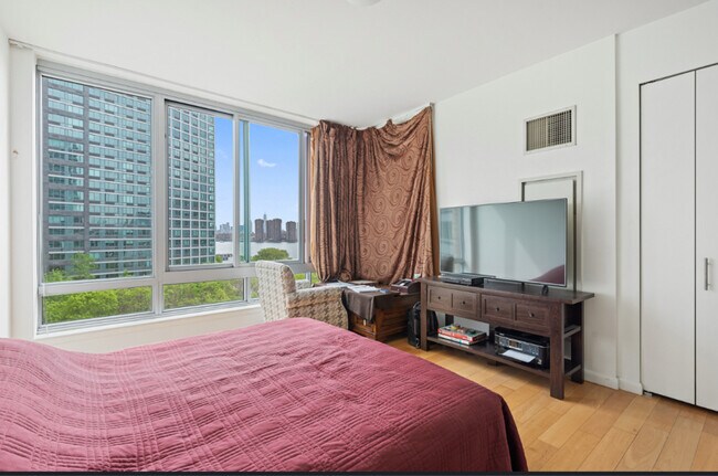 Foto del edificio - 4630 Center Blvd