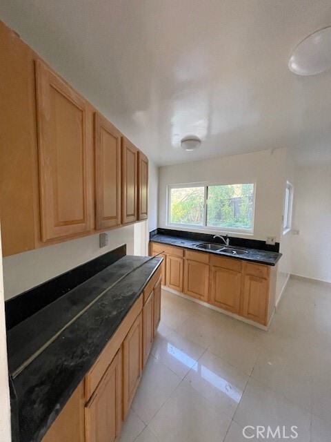 Foto del edificio - 1445 Edgecliff Ln